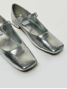 Kennie Rylie Pirouette in Silver, NWOT Women's Size 39